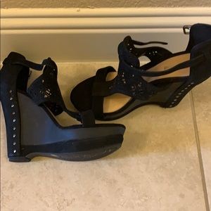 Gianni Bini black wedge 9.5